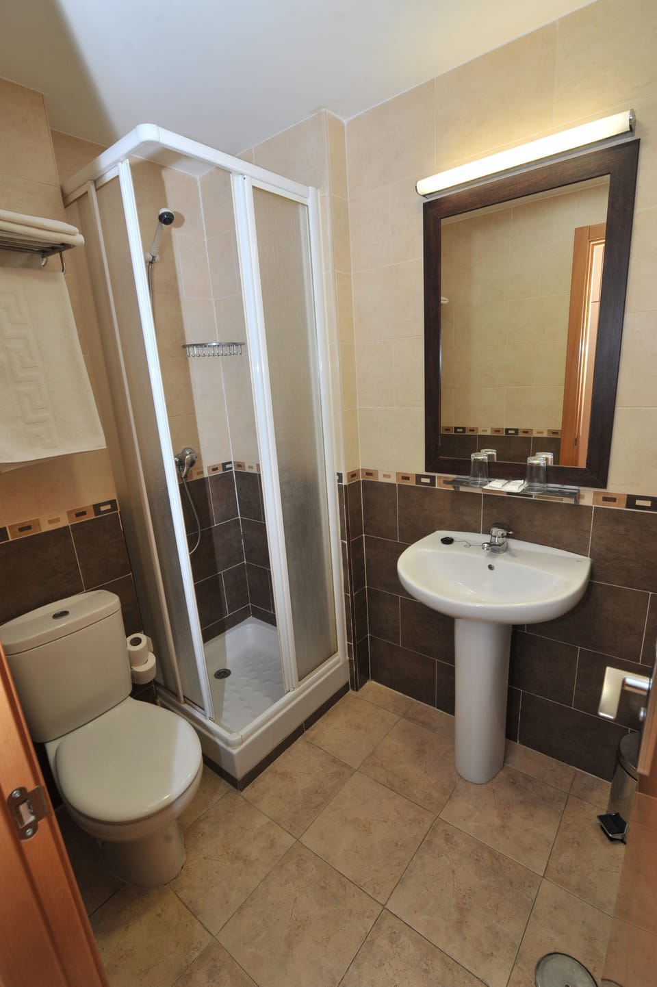 Single Room | Bathroom | Shower, towels