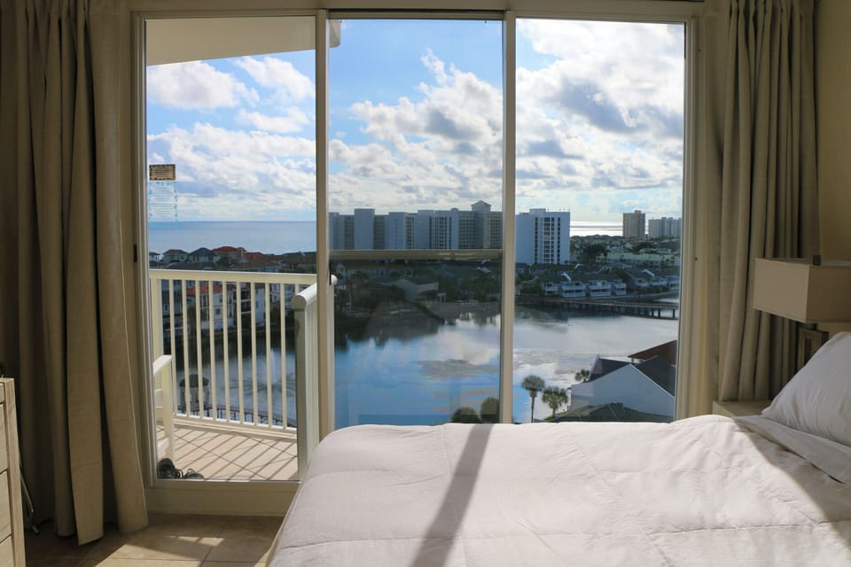 laying in bed has never been this blissful