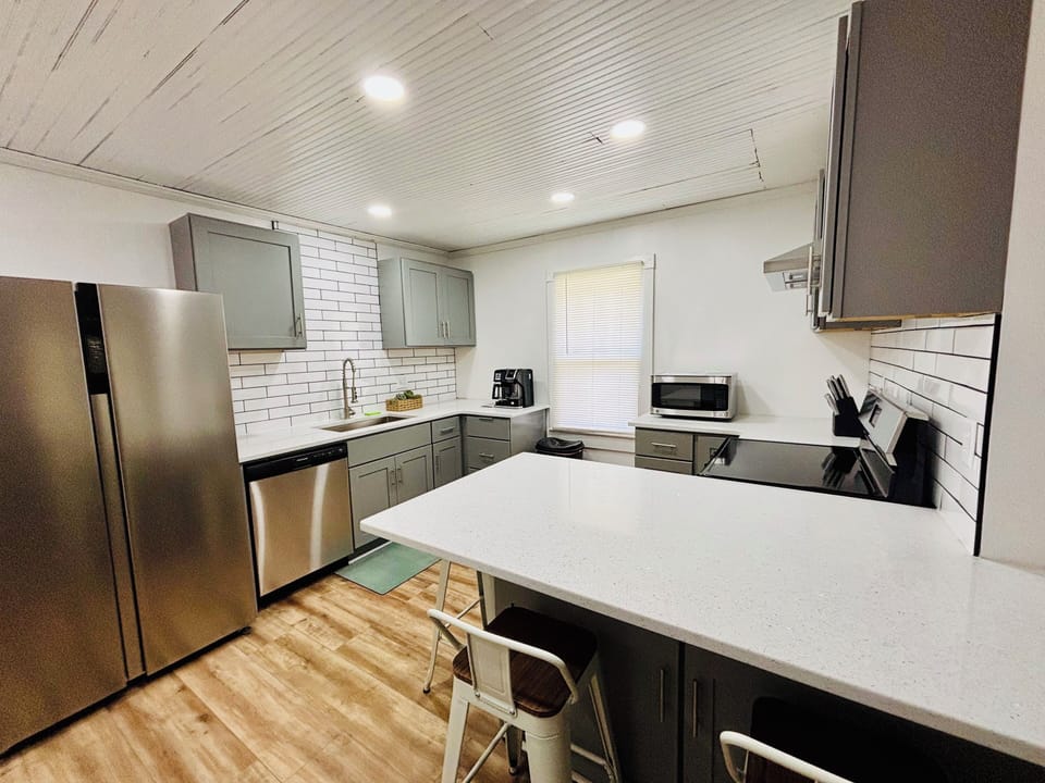 Kitchen with quartz countertops & peninsula