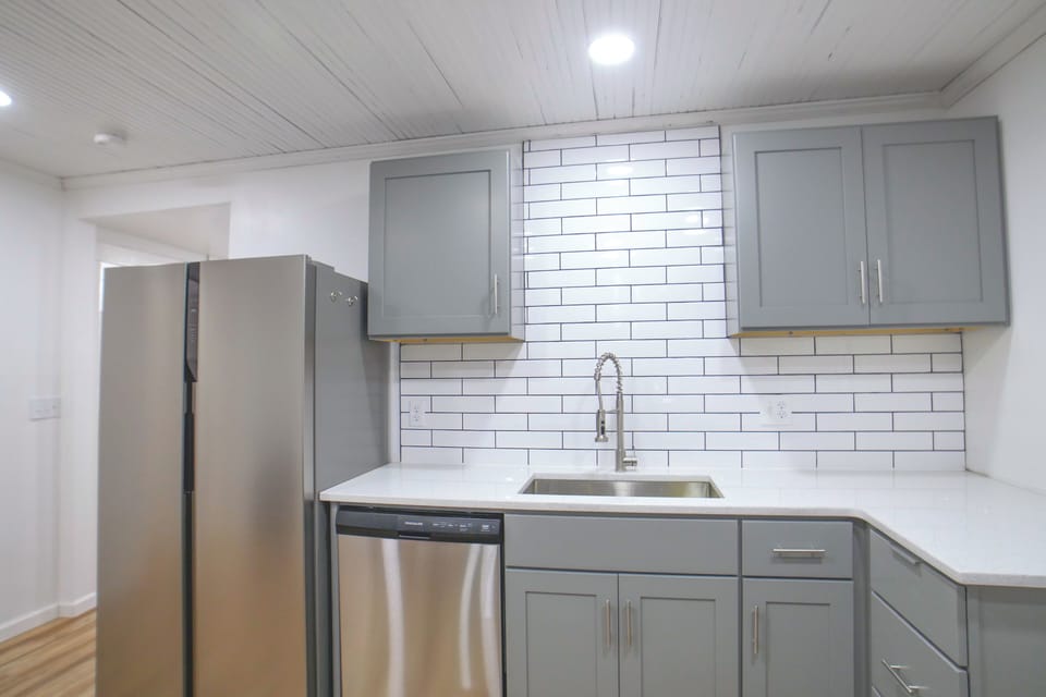 Kitchen with quartz countertops & peninsula