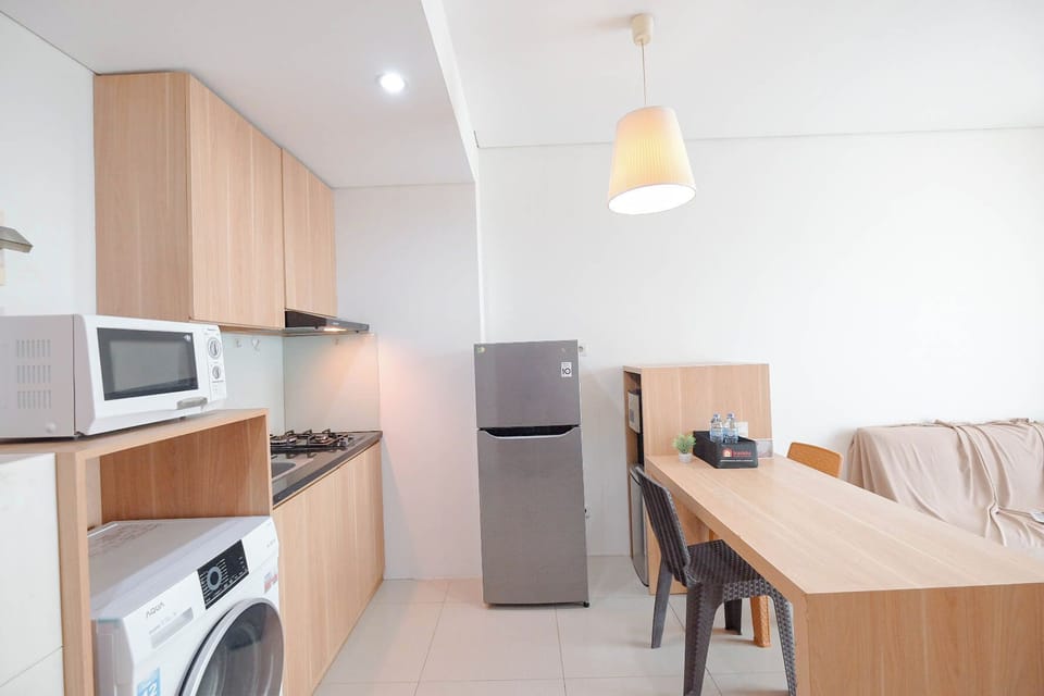 Standard Apartment | Private kitchen | Fridge, stovetop, cookware/dishes/utensils