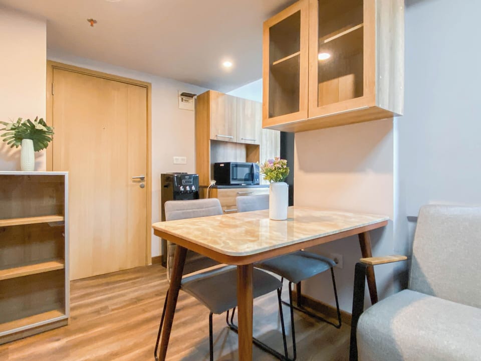Standard Apartment | In-room dining