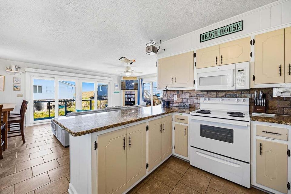 Top-Level Kitchen with Bar (seats 3)