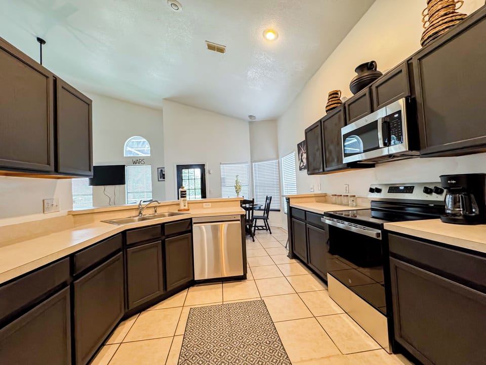 Fully equipped kitchen.