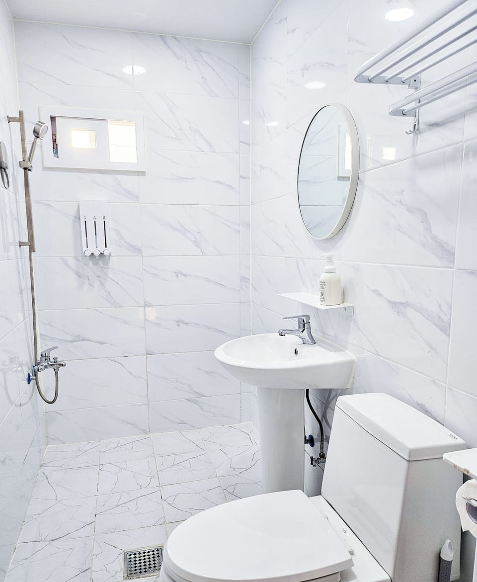 Shower, free toiletries, hair dryer, slippers