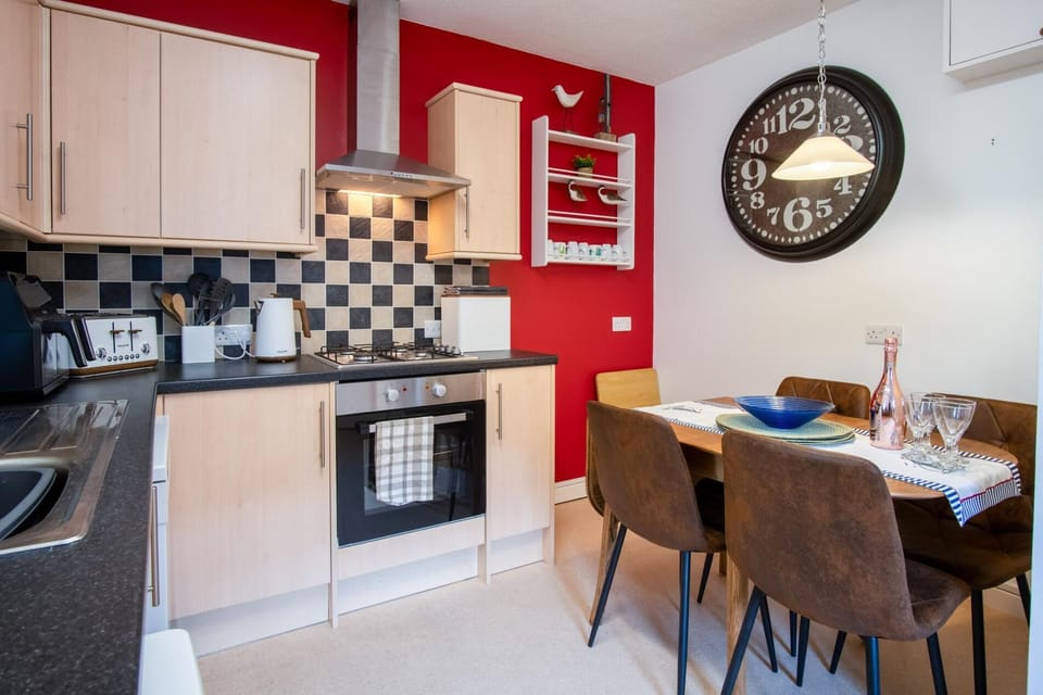 Beachcomber Seaside Apartment - 2 Bedroom - Tenby (26444)