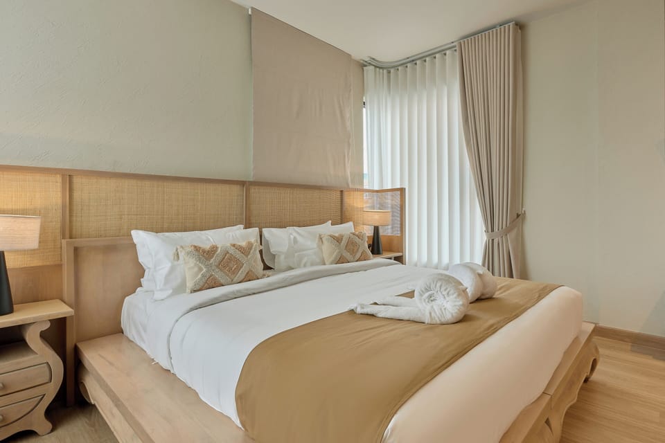 Junior Double Room | Desk, free WiFi, bed sheets