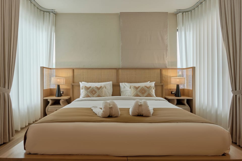 Junior Double Room | Desk, free WiFi, bed sheets