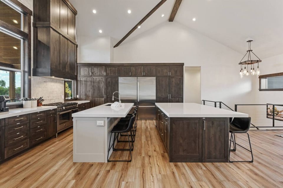 Kitchen / Additional Dining Area