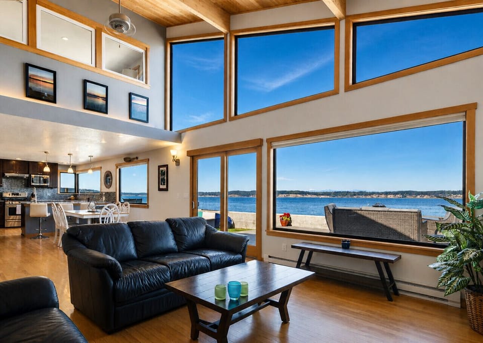 Floor to Ceiling Ocean Views/ Bright Living Area - Relax on Sofa & Watch Tides Change in Real Time