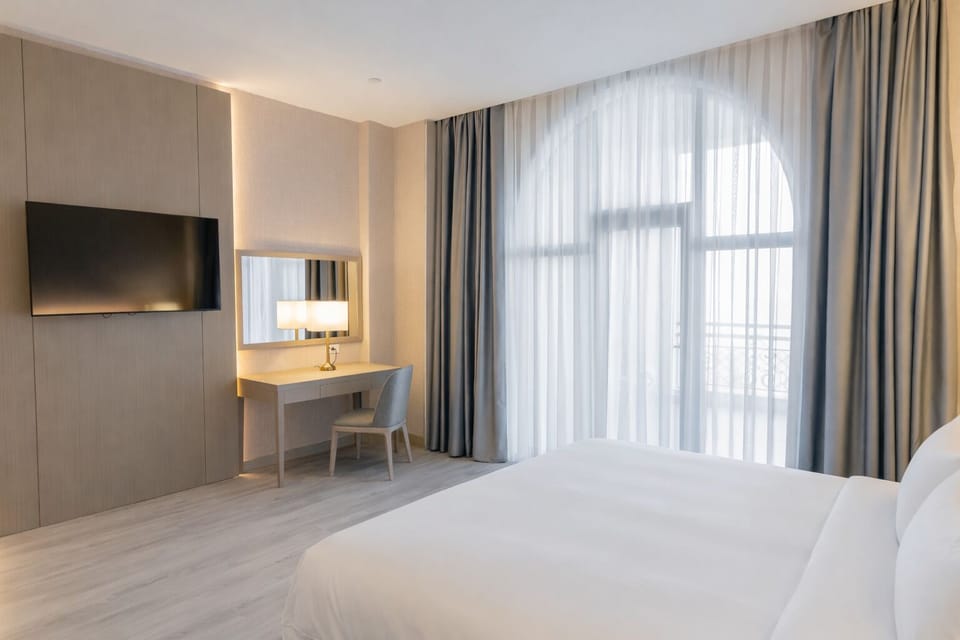 Family Suite | Blackout drapes, iron/ironing board (on request), WiFi (free)