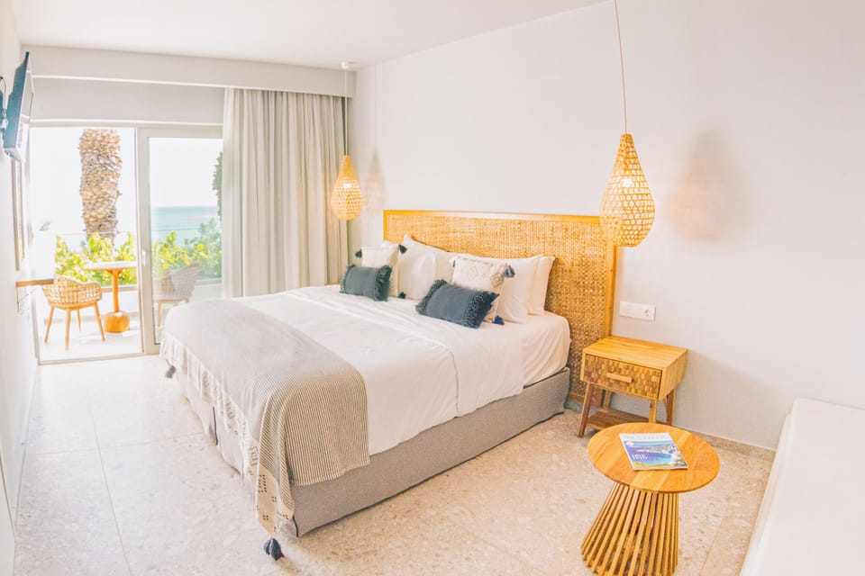 Superior Suite, Balcony, Sea View | Egyptian cotton sheets, premium bedding, pillowtop beds, in-room safe