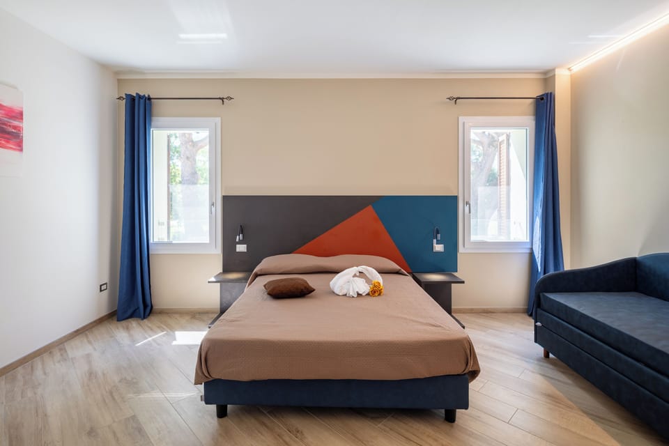 Superior Double Room, Park View | Minibar, in-room safe, desk, blackout drapes