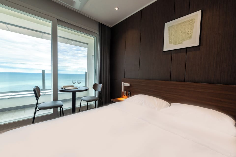 Studio Ocean View | Blackout drapes, soundproofing, free WiFi, bed sheets