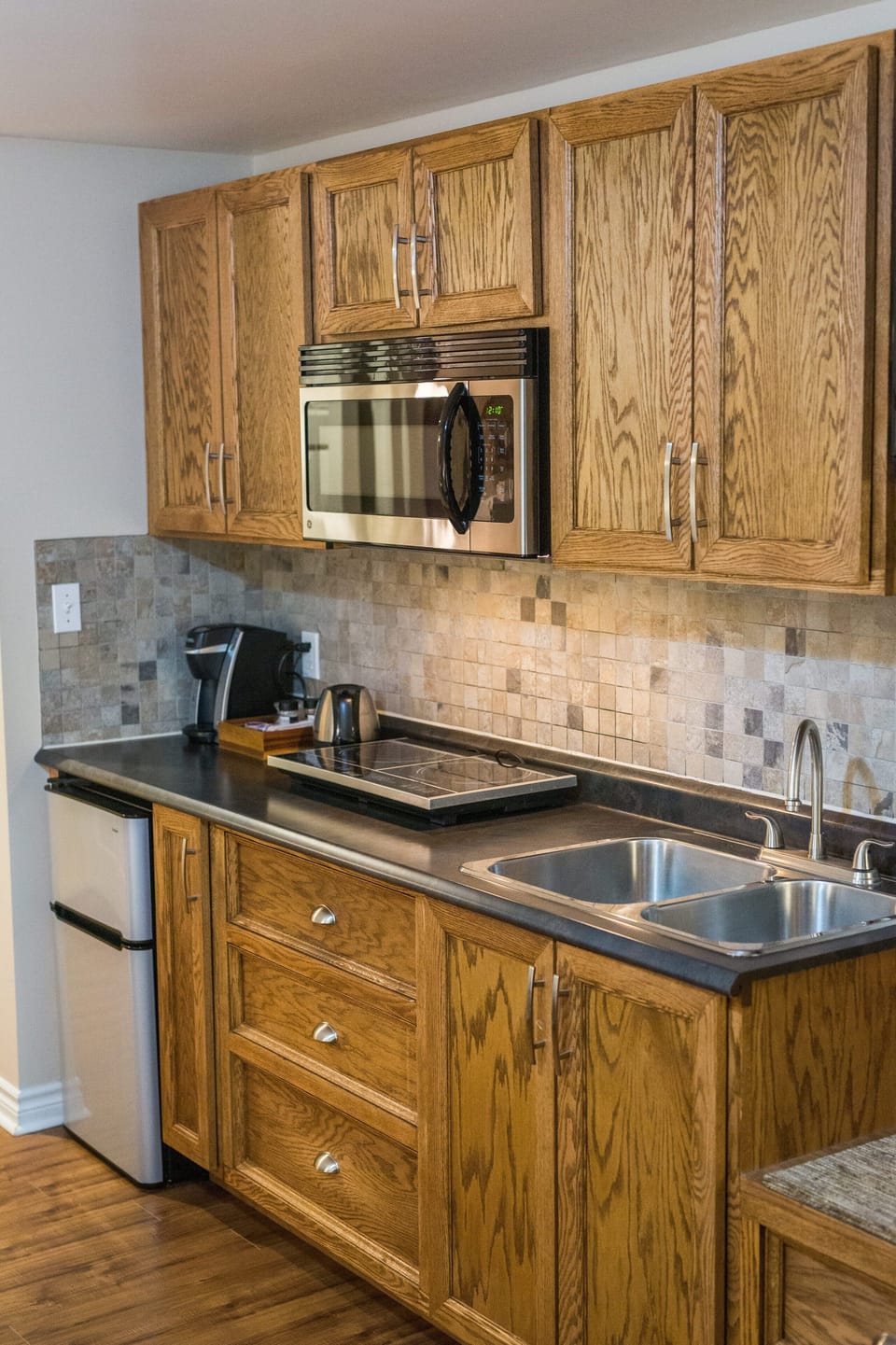 Economy Studio, 2 Twin Beds (Basement Stairs Only) | Private kitchenette | Fridge, cookware/dishes/utensils