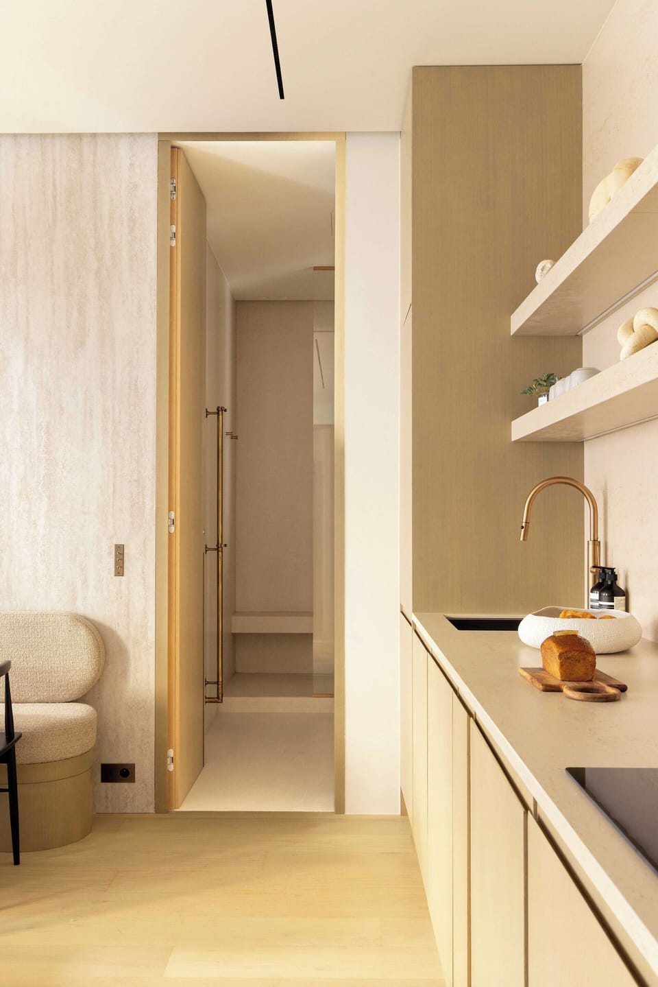 Apartment | Bathroom | Hair dryer, towels, shampoo