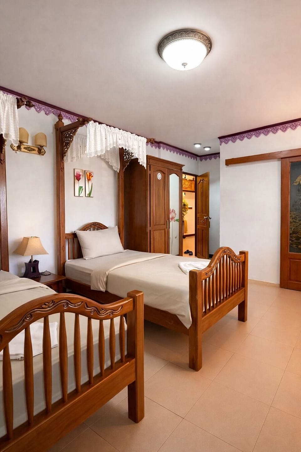 Superior Twin Room | Hypo-allergenic bedding available, minibar, desk, WiFi (free)