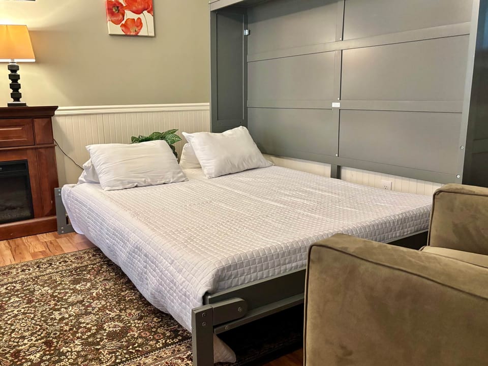 GP Murphy bed in Living room