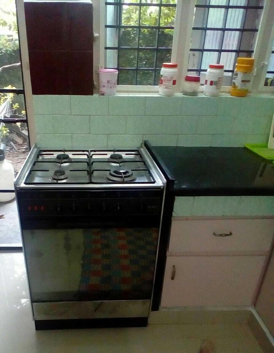 Full-size fridge, microwave, stovetop, coffee/tea maker