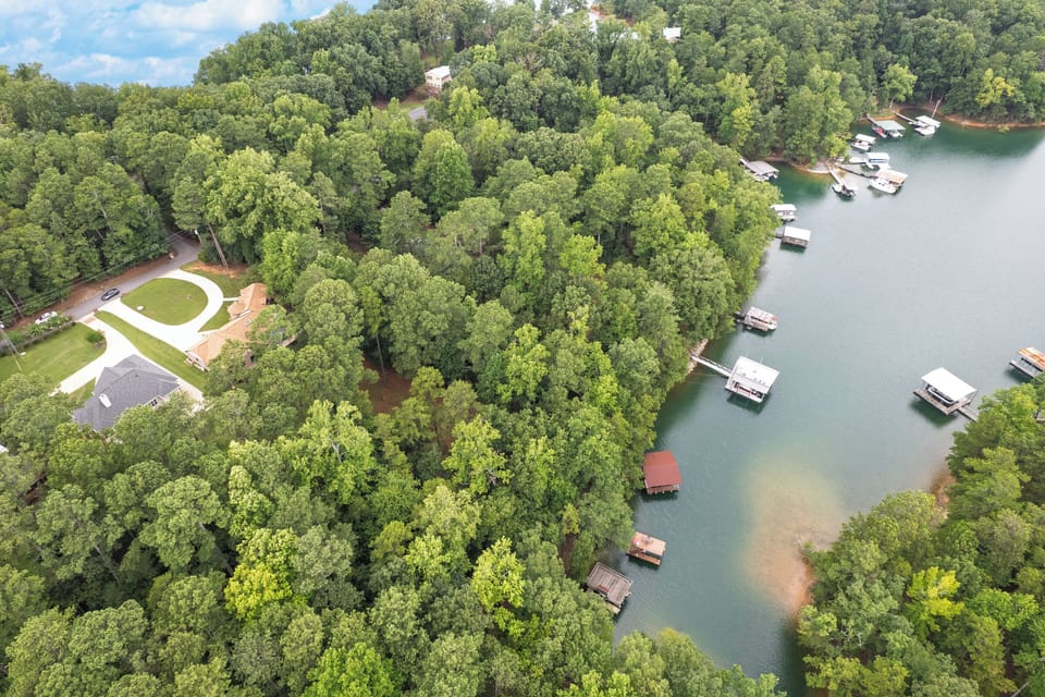 Beautiful lake views from several outdoor areas