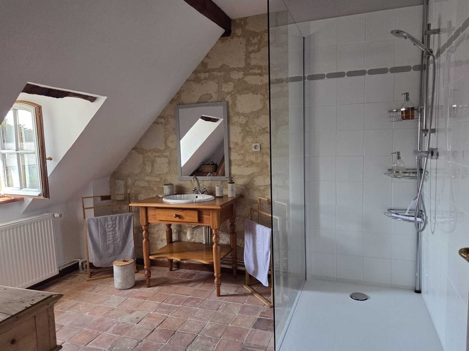 Double Room, Garden View | Shared bathroom