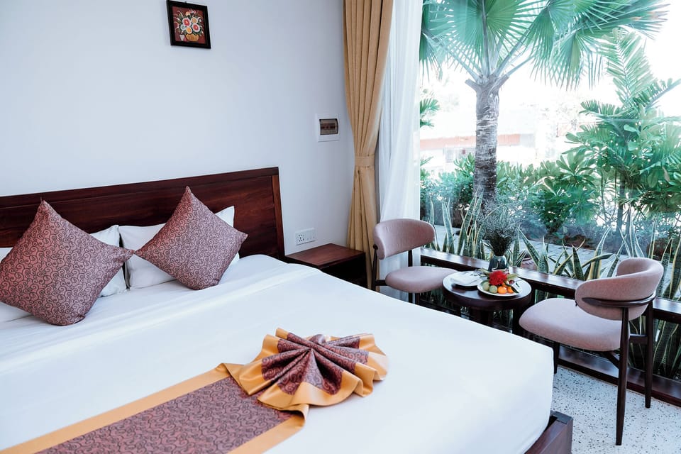 Tropical Garden Pool View Room | Minibar, in-room safe, desk, soundproofing