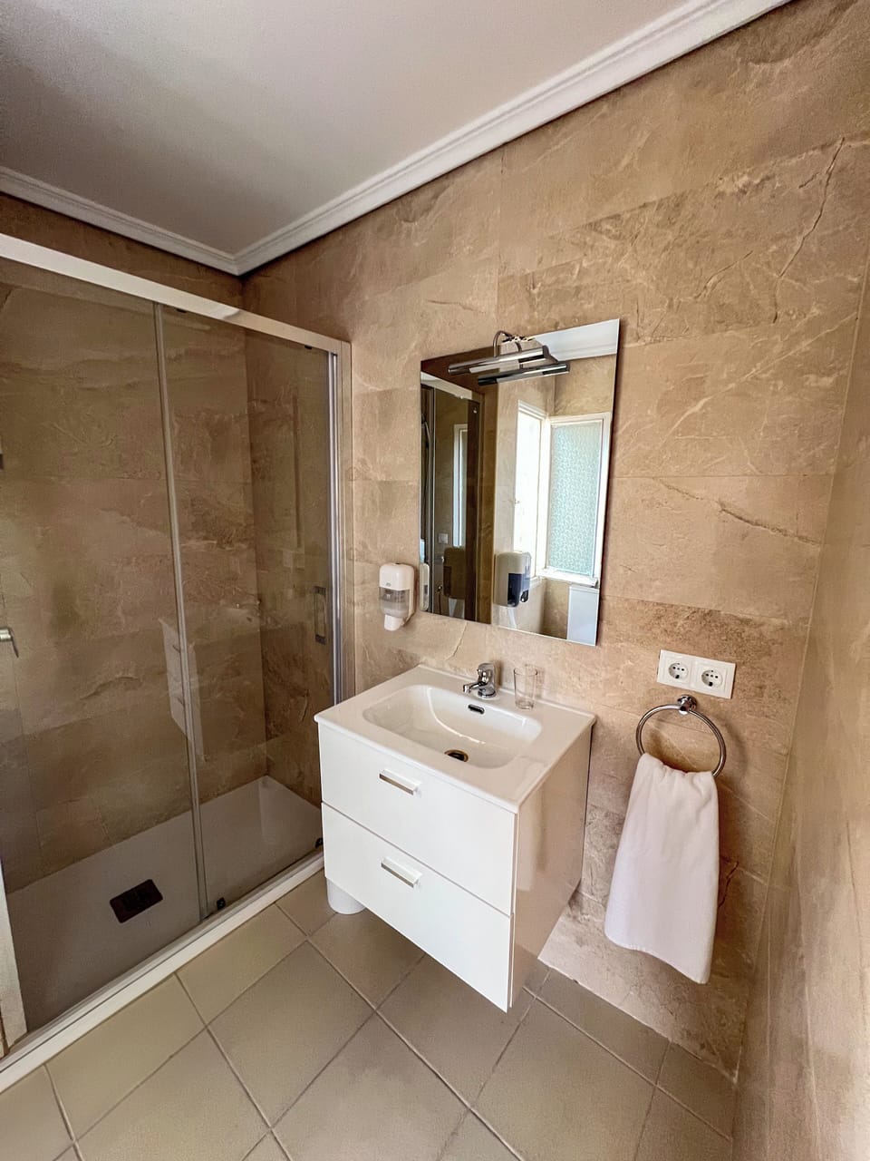 Comfort Double Room, City View | Bathroom | Towels, soap, shampoo, toilet paper