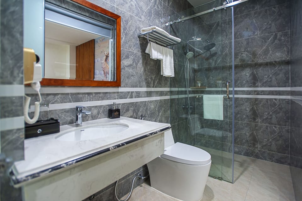Basic Double Room | Bathroom | Shower, free toiletries, hair dryer, slippers