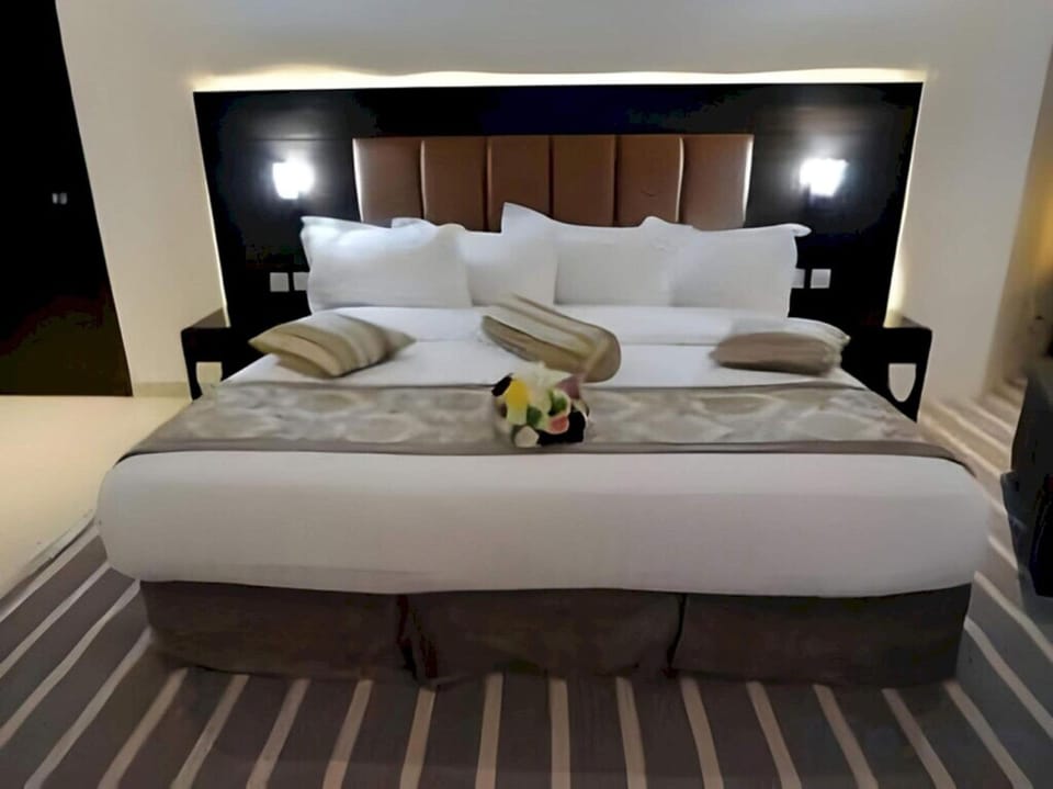 Standard Studio | Desk, WiFi (free), bed sheets