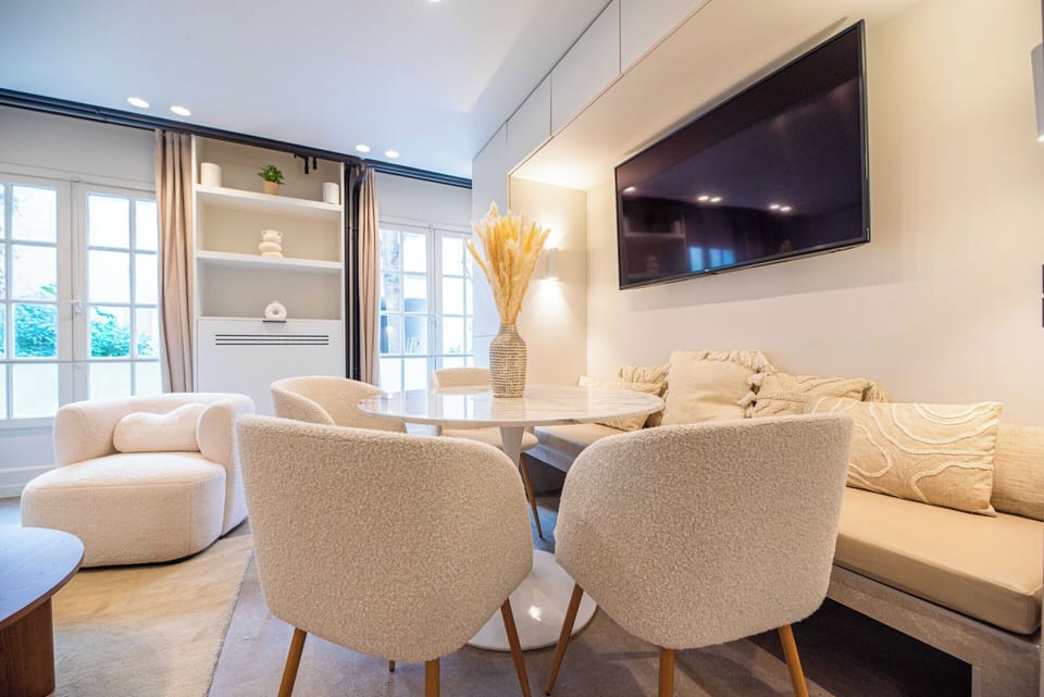 Apartment | Dining