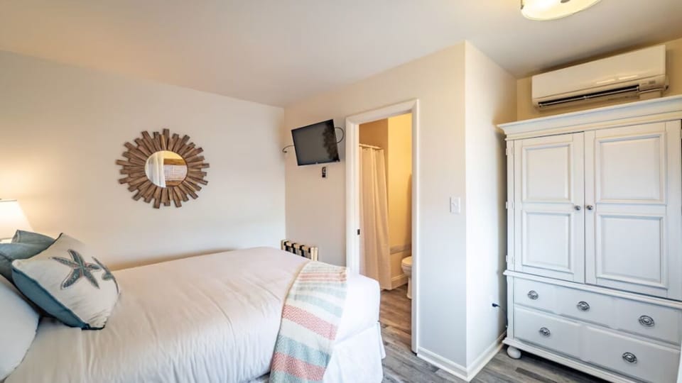 Unit with Queen size bed