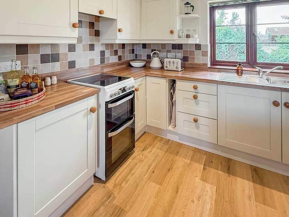 Kitchen | The Wrens - Holly Farm Holiday Cottage, Stoke St. Gregory, near Taunton
