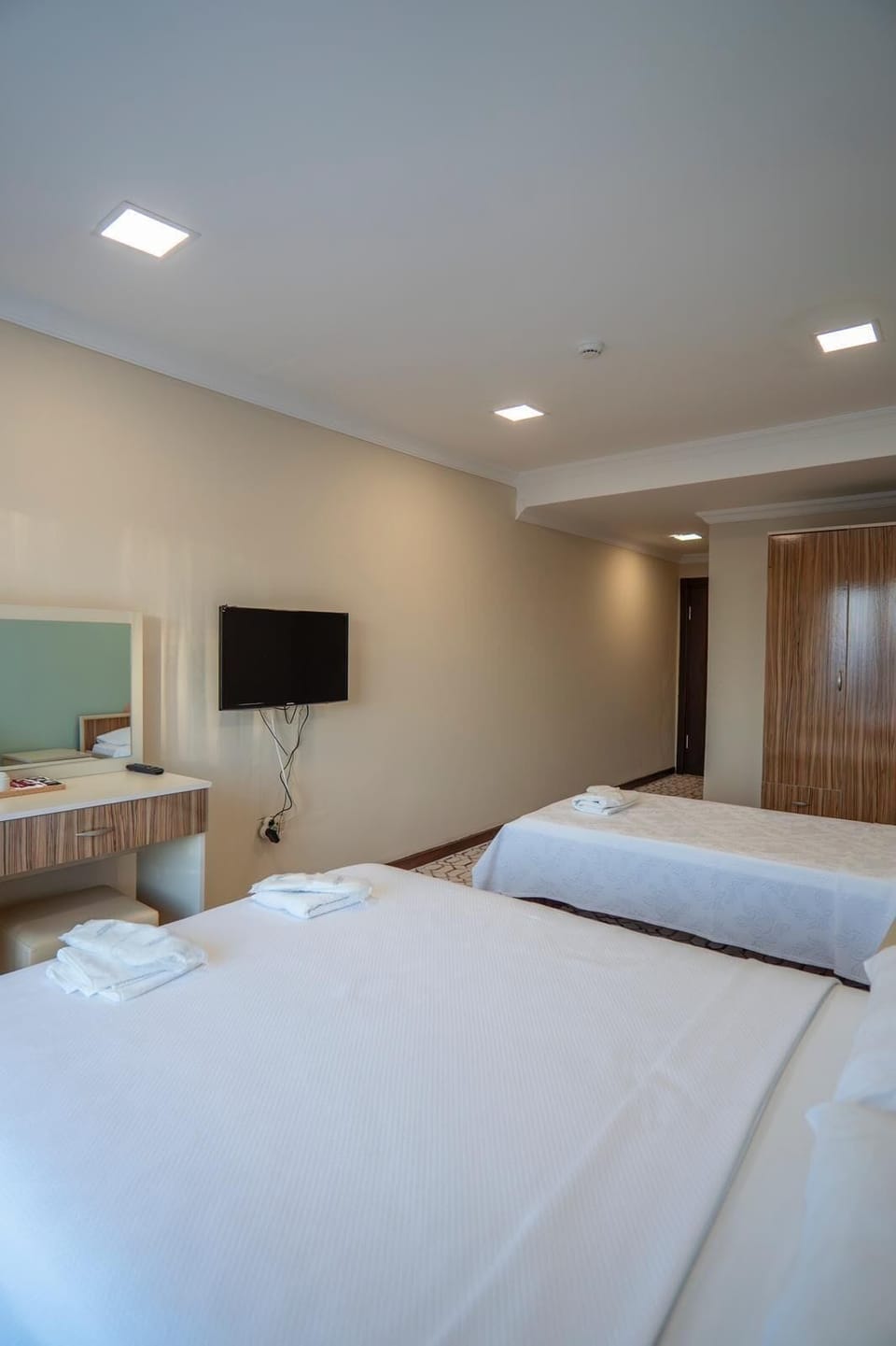 Minibar, free WiFi, bed sheets