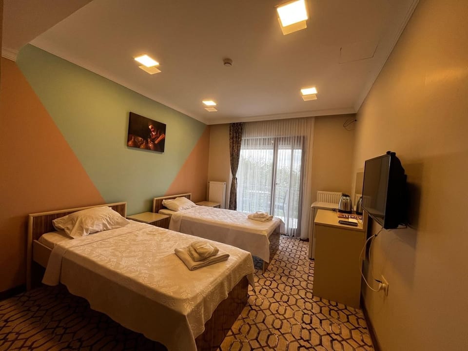 Comfort Room, Lake View | Minibar, free WiFi, bed sheets