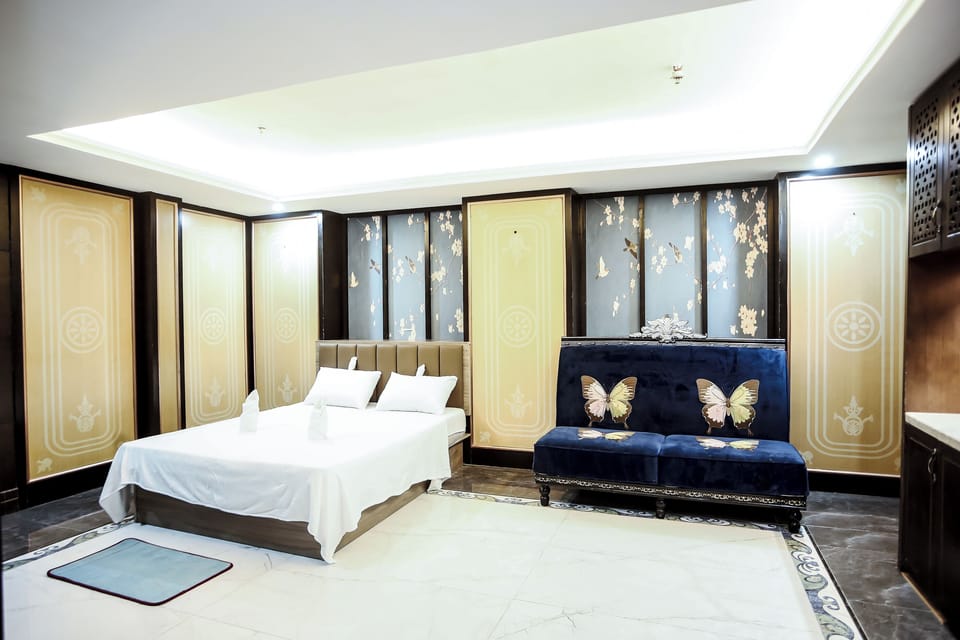 Deluxe Suite, 1 Bedroom | WiFi (free), bed sheets