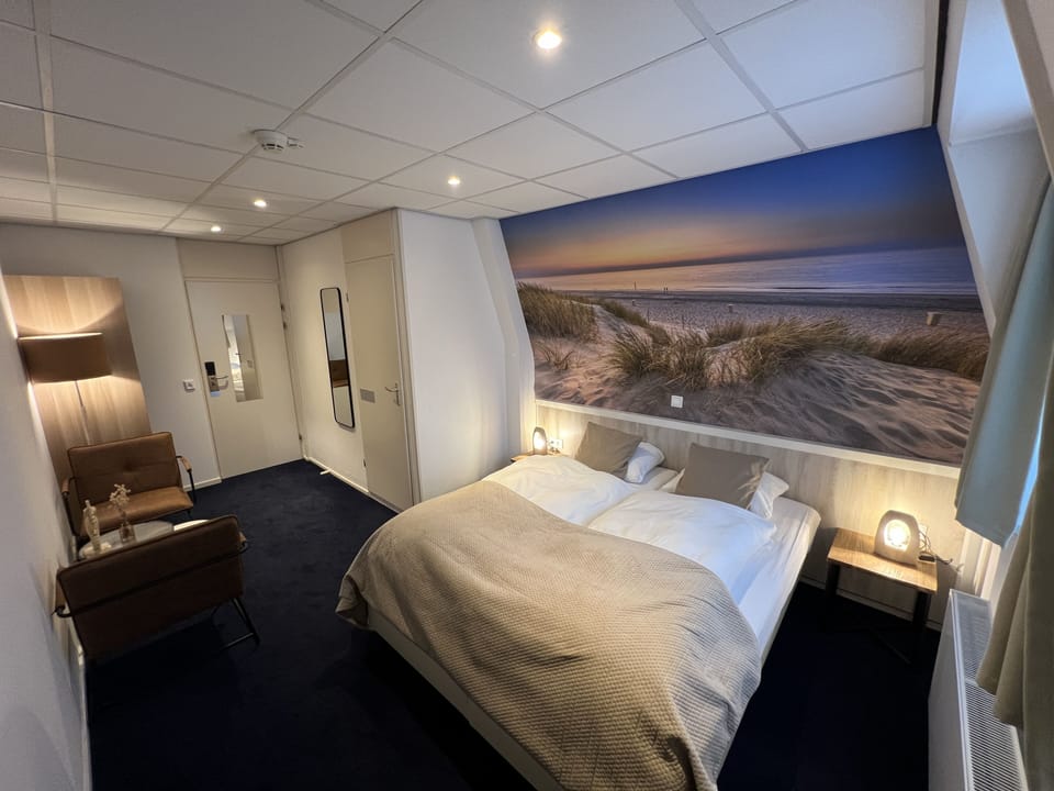Standard Room, 2 Twin Beds | In-room safe, free WiFi, bed sheets