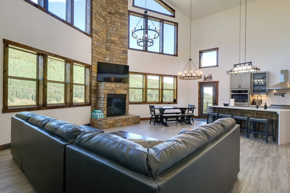 House (4 Bedrooms) | Front of property
