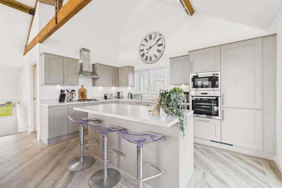 Bayview Lodge, Beadnell - Host & Stay
