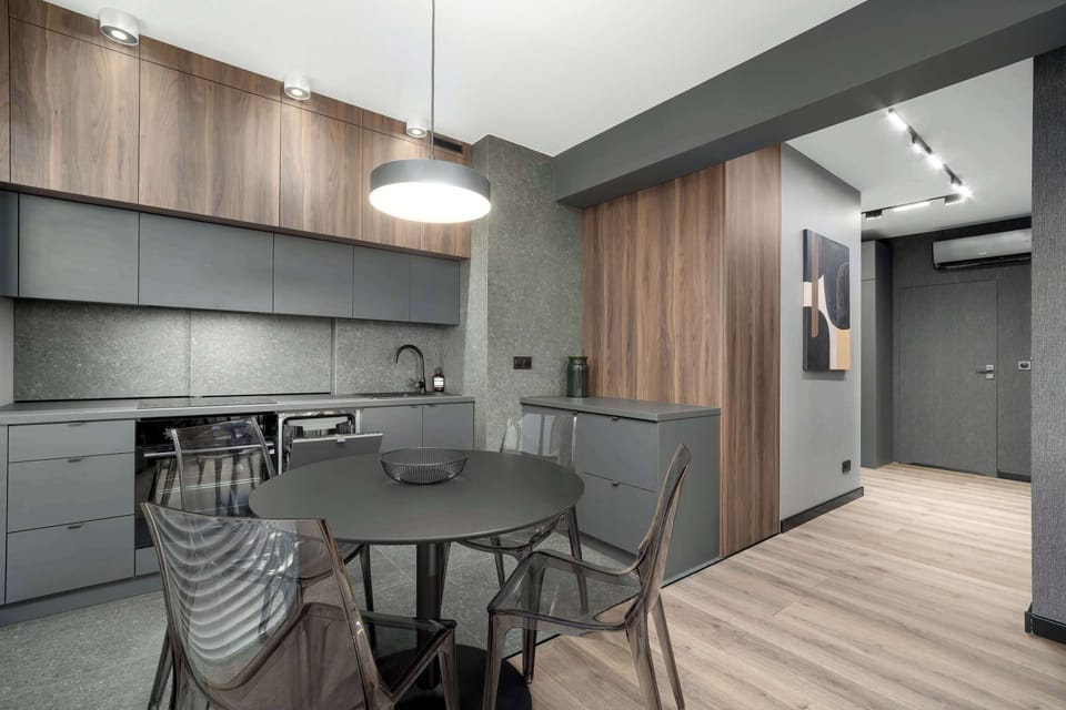 Modern, fully equipped kitchenette. 