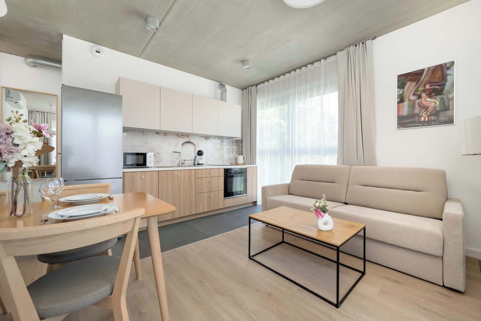 Spacious living room with full equipment. 