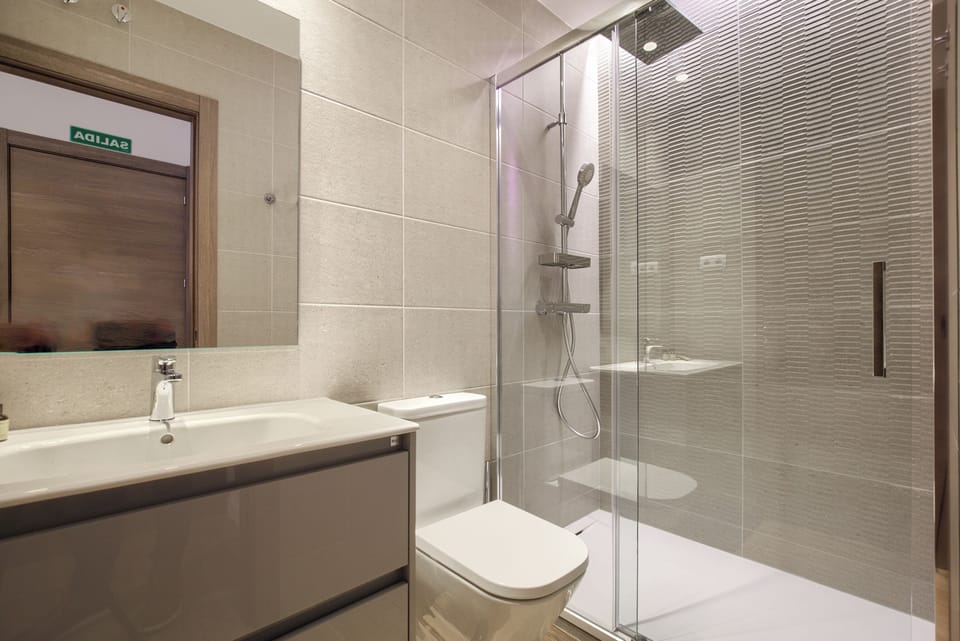 Standard Room, Ground Floor | Bathroom | Shower, hair dryer, towels, soap