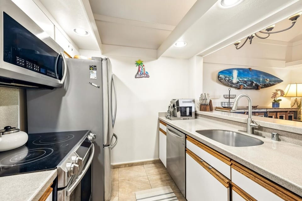 Condo, 1 Bedroom | Private kitchen | Fridge, oven, coffee/tea maker, toaster
