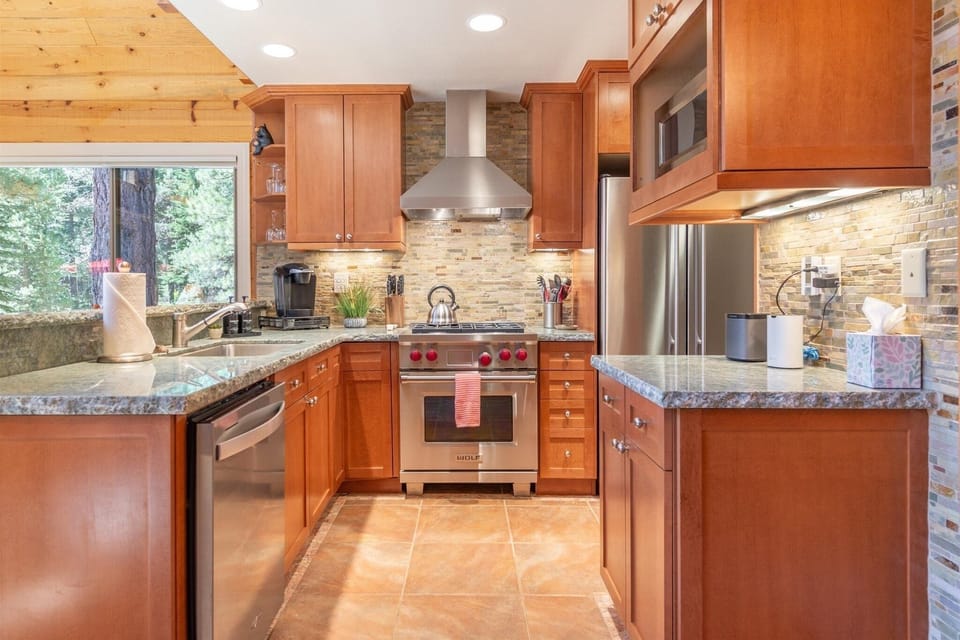 House, 3 Bedrooms | Private kitchen | Coffee/tea maker, fridge, oven, electric kettle