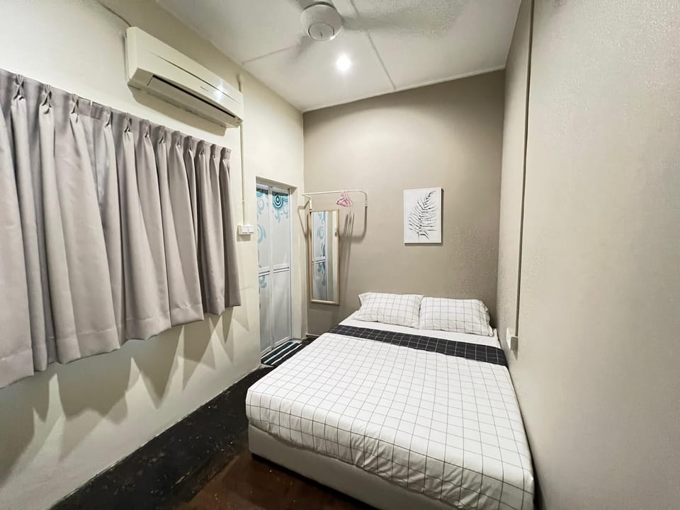 Deluxe Double Room | Iron/ironing board, free WiFi