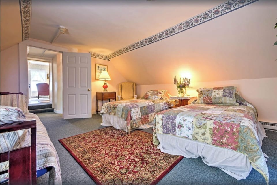 Superior Suite | Blackout drapes, soundproofing, iron/ironing board (on request)
