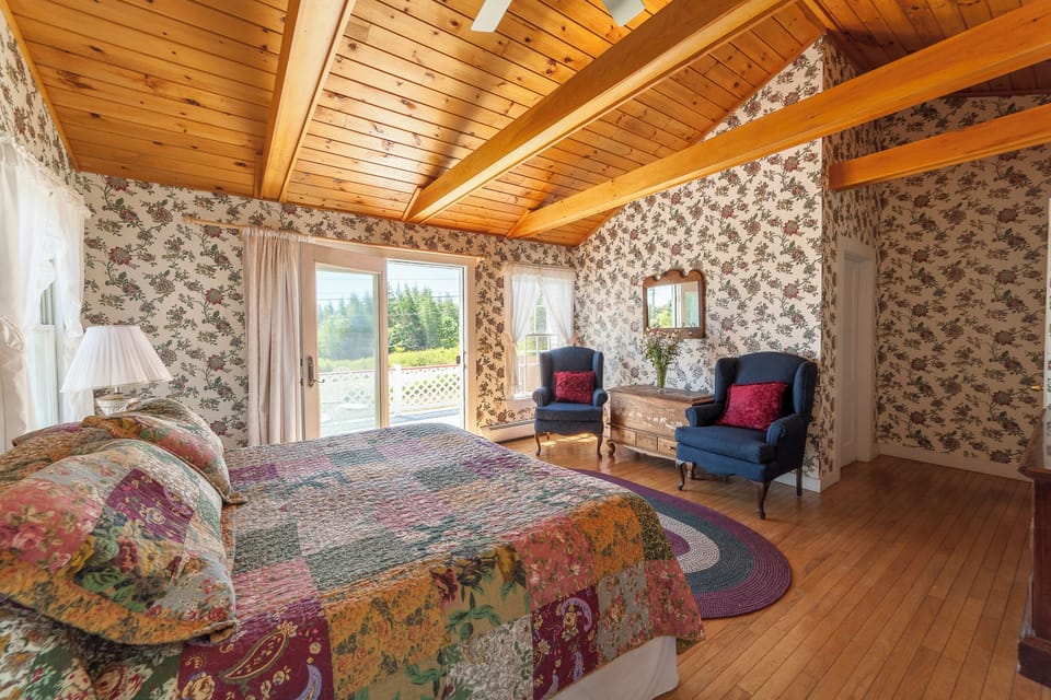 Deluxe Room, Balcony | Blackout drapes, soundproofing, iron/ironing board (on request)