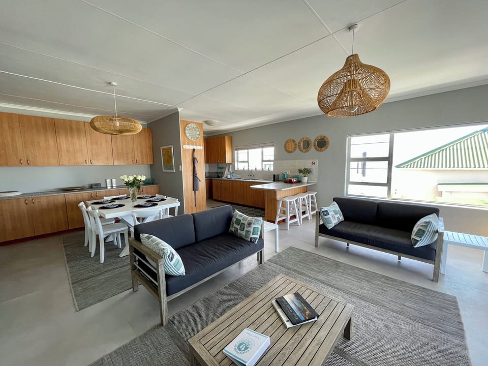 Luxury House, 3 Bedrooms, Ocean View | Living area