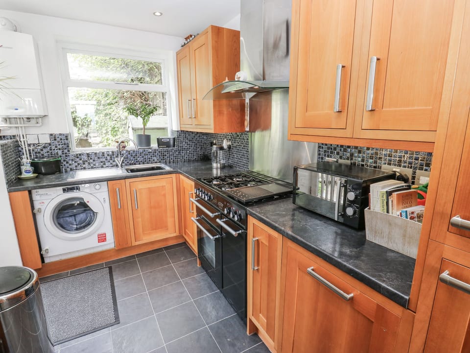 Dishwasher, cookware/dishes/utensils
