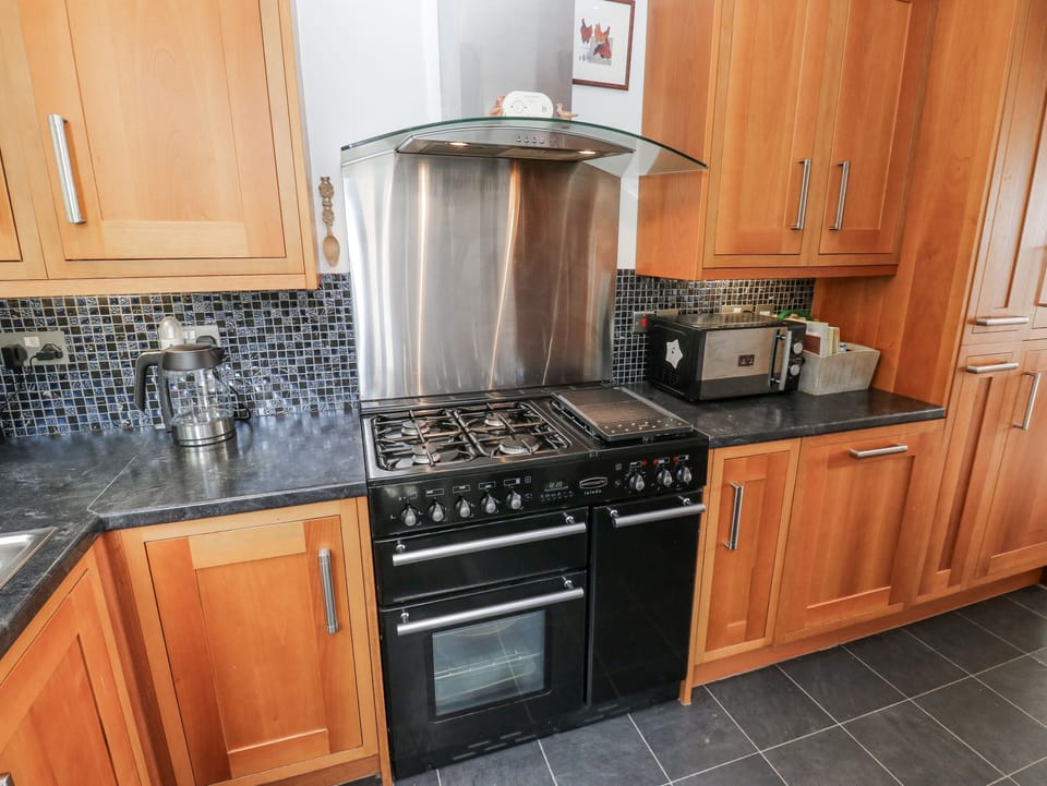 Dishwasher, cookware/dishes/utensils