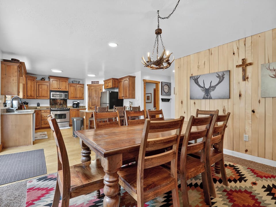 View of the dining area featuring rustic mountain décor and a warm, inviting atmosphere